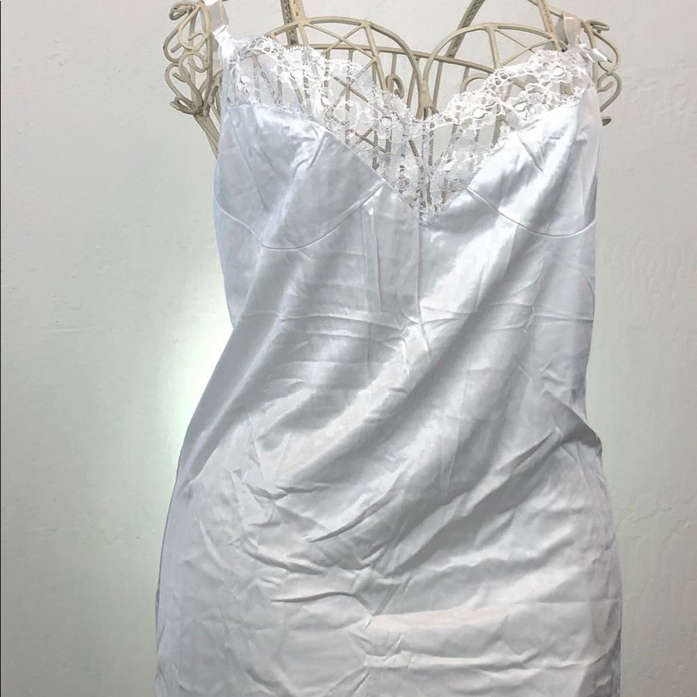 Ladies Clothing from the Clothes Hound
